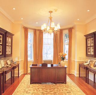 De Moederkerk van Scientology in Washington DC, receptie, met daarin een expositie over het begin van het leven van L. Ron Hubbard.