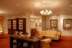 Het Fitzroy Huis, eens de woning van George Bernard Shaw, werd in 1956 L. Ron Hubbard’s basis en het thuis van het Londense kantoor van de Hubbard Association of Scientologists International.
